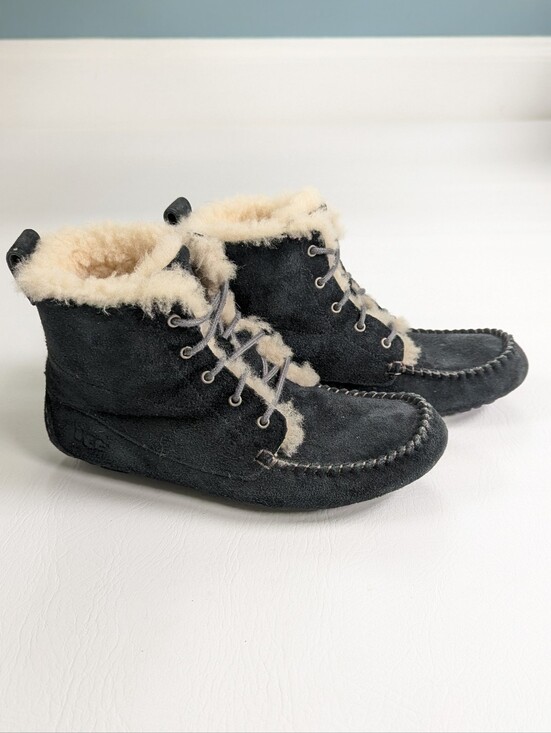 UGG Shoes - Ugg Chickaree Moccasin Black Suede Boots Women's Size 7  Shearling lined